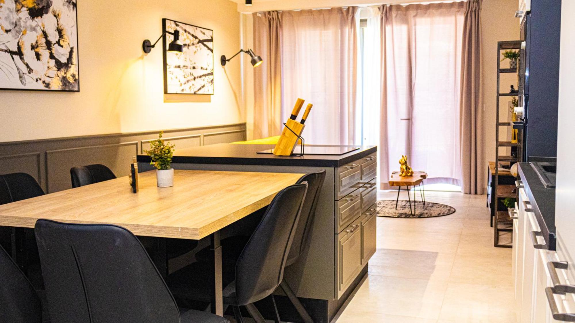 Stylish 3br Luxury In - 3 Apartment *